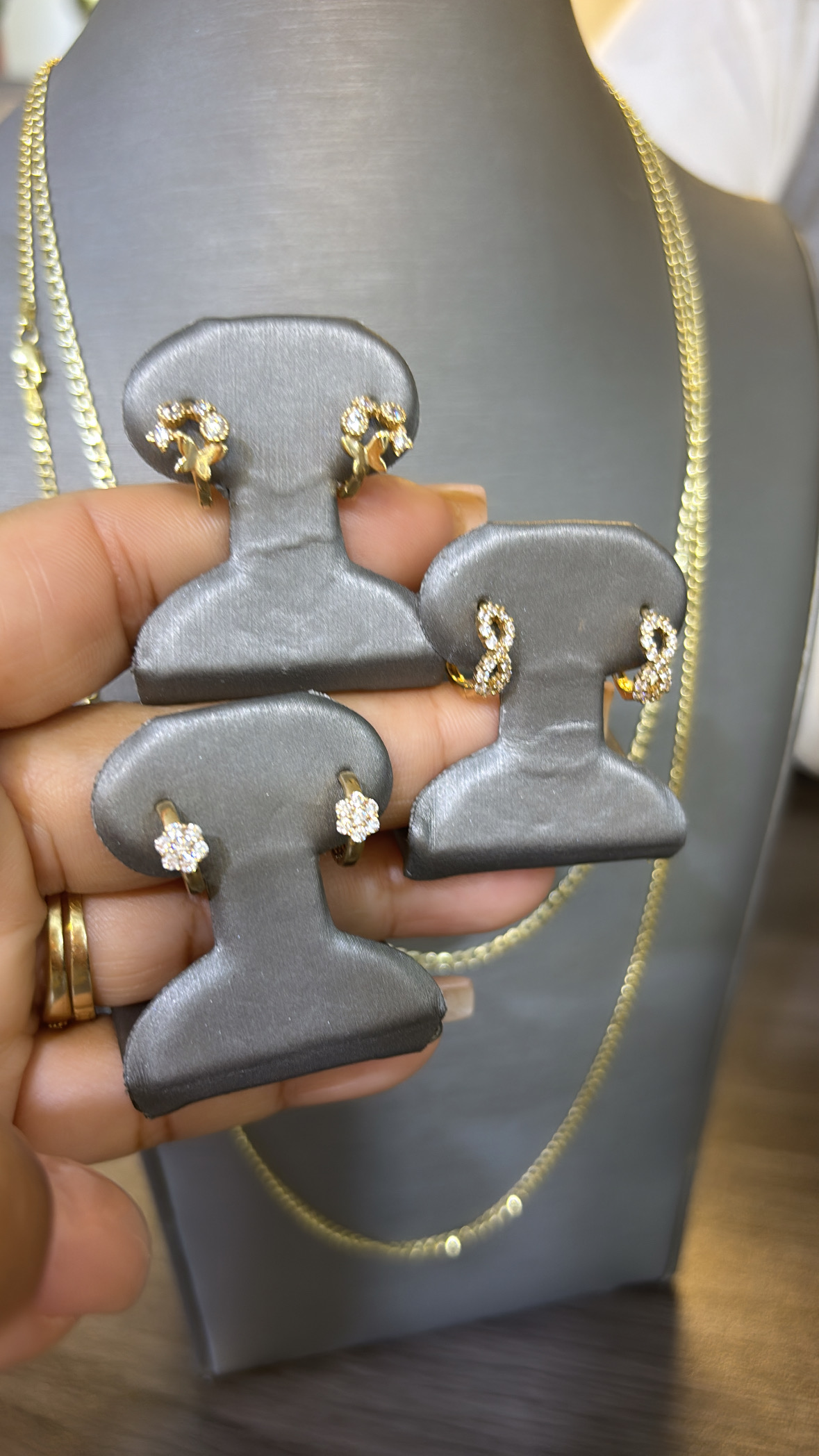 Aretes
